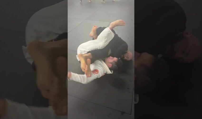 BJJ Black Belt Taps me with WRIST LOCKS